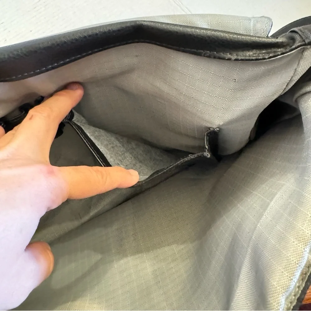 PERRY ELLIS PORTFOLIO Black Leather Briefcase Messenger Bag Business Travel